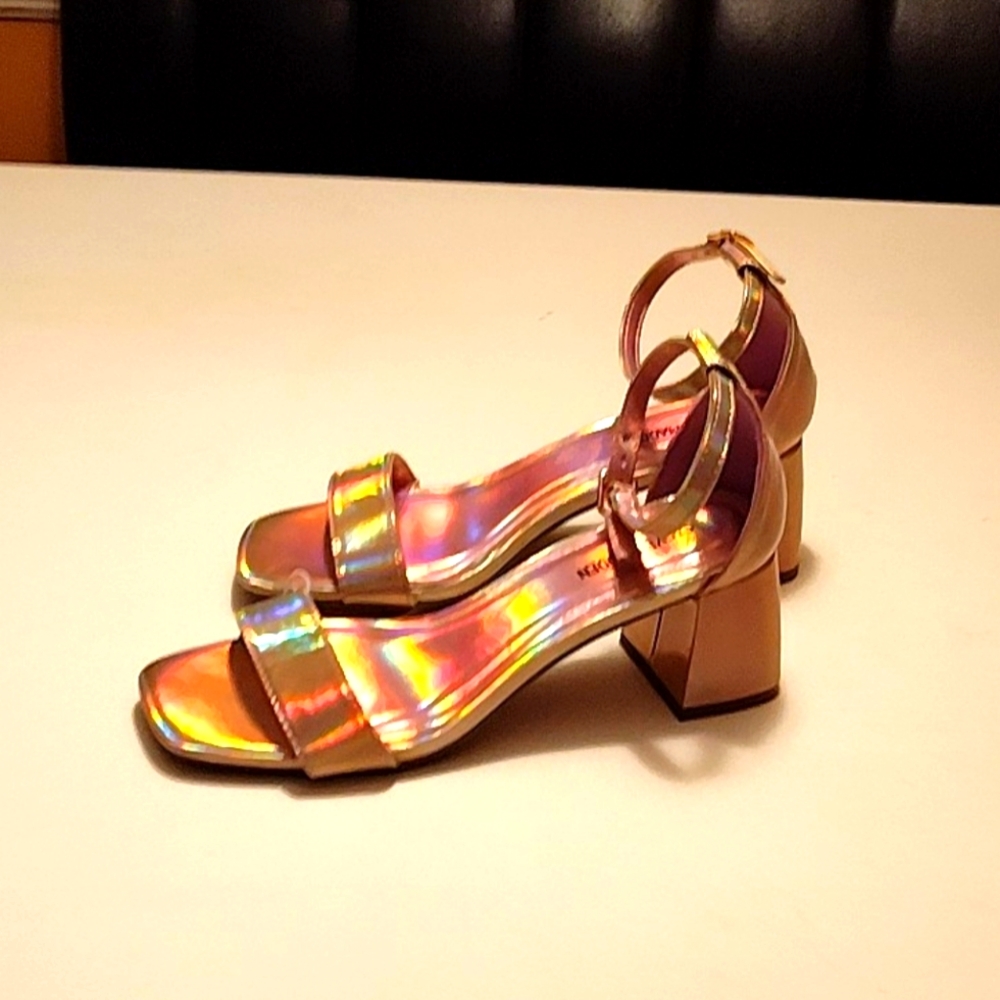 Big Girl 5.5/ Women 5.5 Steve Madden Pink Iridescent Chrome Sandals